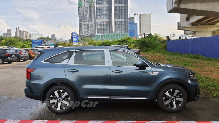 kia sorento spotted wearing malaysian registration plates - how soon will it arrive?
