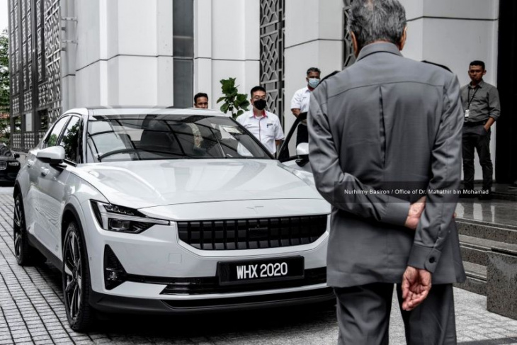 tun mahathir tests polestar 2; says evs aren't truly zero emission and to consider hydrogen cars