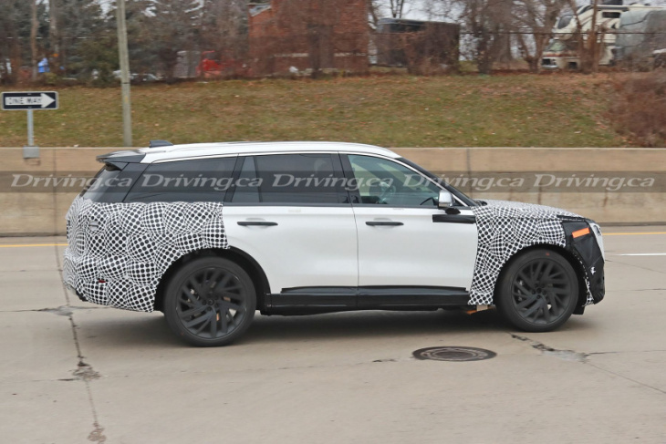 2024 lincoln aviator spied wearing a mid-cycle refresh