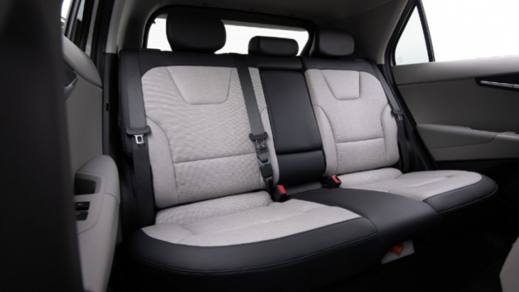 how many car seats fit inside the 2023 kia niro ev?