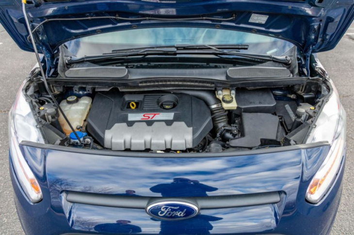 somebody put a ford focus st engine in a ford transit connect