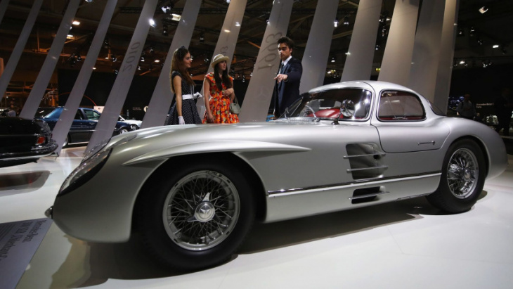1955 mercedes-benz slr gullwing becomes most expensive car sold in 67 years