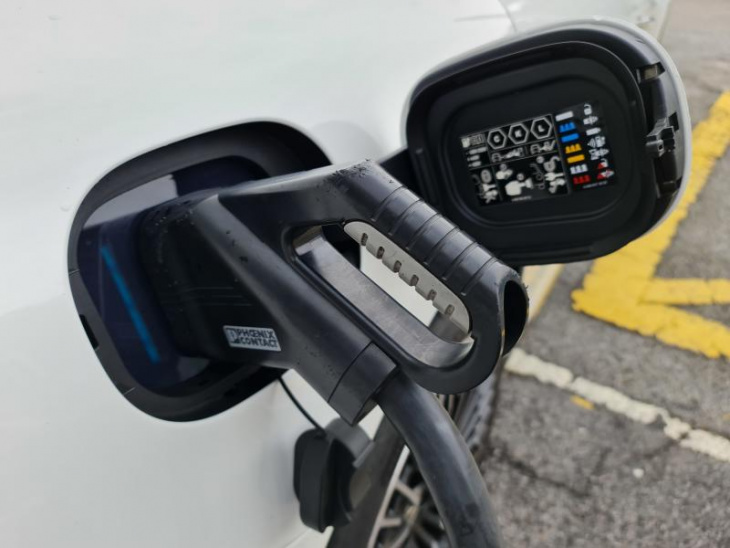 govt to look into ways to bring in evs priced below rm100k, says minister