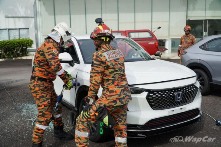 honda malaysia shares knowledge with abang bomba on responding to hybrid car accidents