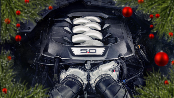 ford spreads gearhead cheer with 500-hp mustang dark horse