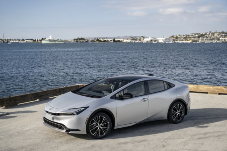 review: 2023 toyota prius rethinks high-mpg hybrid for stunning style