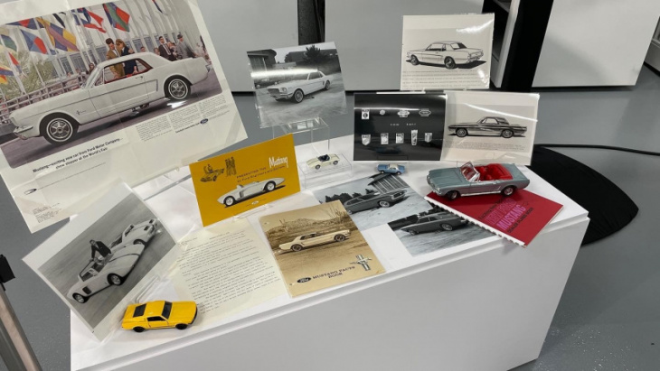 ford heritage vault: classic brochures and pics free to download (no thanks to australia)