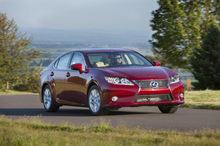 a used 2013 lexus es300h could be the perfect luxury bargain