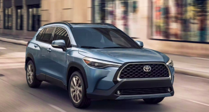 watch: toyota pits the toyota corolla cross against the ford maverick