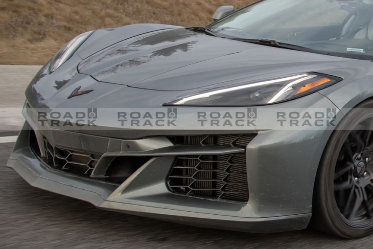 corvette e-ray spotted totally undisguised testing in the open