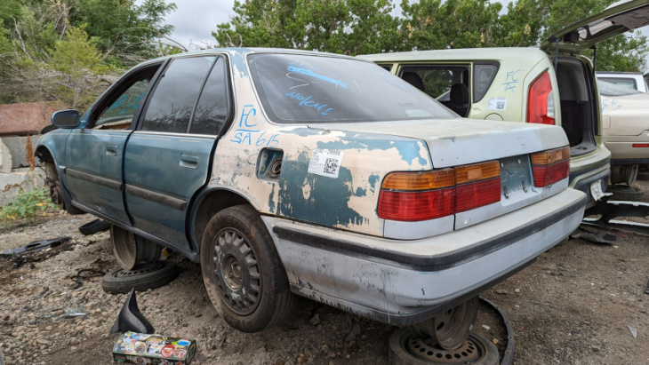 1991 honda accord sedan with 435,471 miles is junkyard treasure