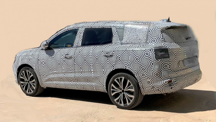 new seven-seat renault grand austral spied ahead of 2023 launch
