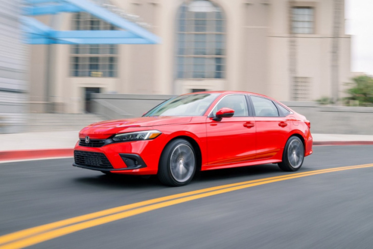 the  2023 honda civic just snagged kbb’s 2023 best buy award for compact cars
