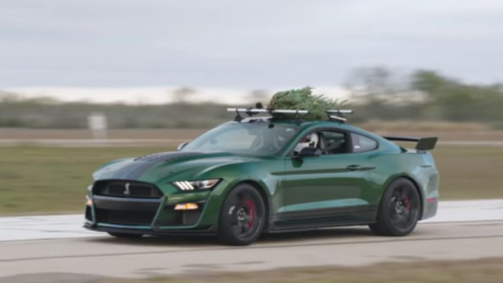 grinch steals christmas with 1,000-hp shelby gt500