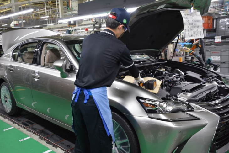 toyota's nov global vehicle production rises 1.5% to record 833,104