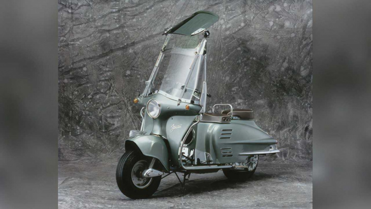 cycleweird: honda juno m85, or that time honda made a boxer scooter