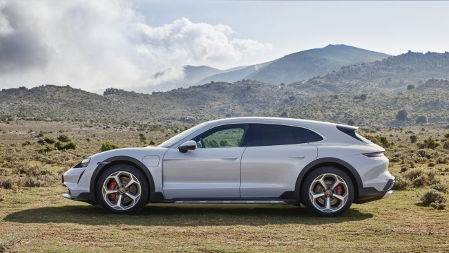 2021 Porsche Taycan Cross Turismo: An In-Depth Look, Electric Cars, Electric Porsche, Porsche, Porsche Taycan, Porsche Taycan Cross Turismo, Porsche Taycan Cross Turismo 4, Porsche Taycan Cross Turismo 4S, Porsche Taycan Cross Turismo Turbo, Porsche Taycan Cross Turismo Turbo S, review