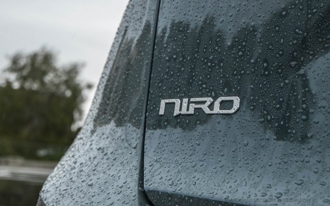 mreview: kia niro hybrid 1.6 sx - prius who?