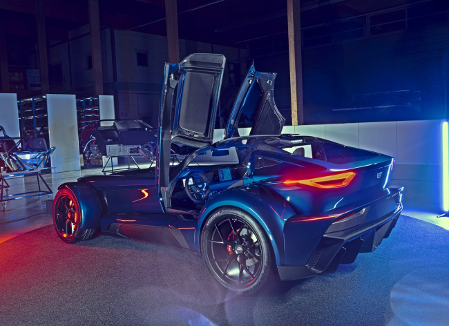 donkervoort f22 – world’s lightest road-legal supercar at 750 kgs