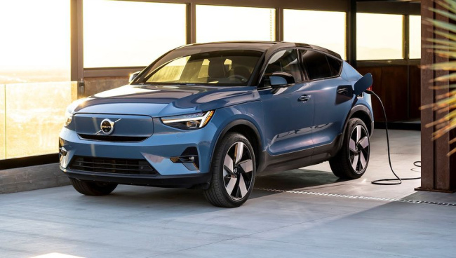 auto news, volvo, c40, recharge, volvo car malaysia, launch, awd, ev, electric, ckd, 2023 volvo c40 recharge gets malaysian debut - rm289k for 408ps, 660nm, 450km range