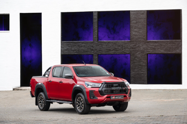 jeep gladiator vs toyota hilux vs ford ranger raptor: which has the lowest running costs?