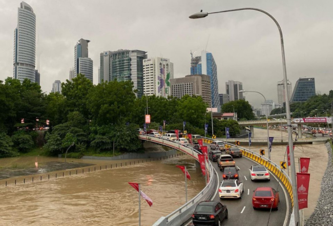 auto news, malaysia, floods, monsoon, la nina, met department, meteorology, worst seasonal flooding could happen within next few days, expert says