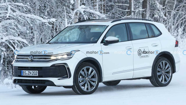 2024 volkswagen tiguan spied in white tries to blend in with the snow