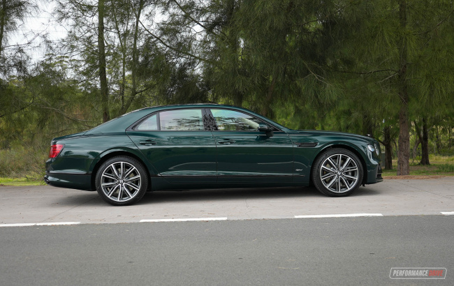 2022 bentley flying spur hybrid review (video)