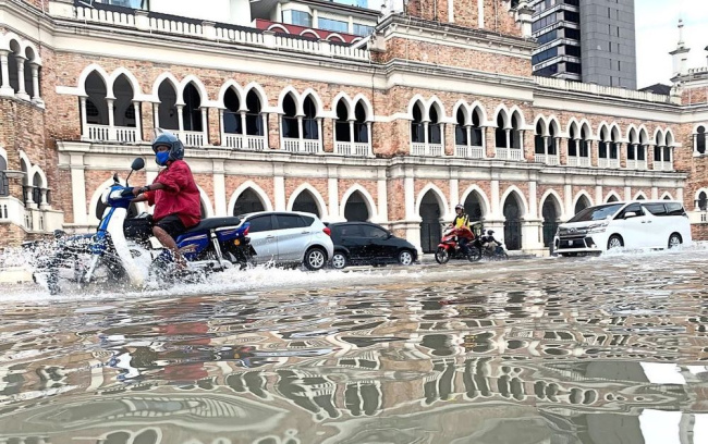 auto news, flash floods, met department, malaysia, peninsula, weather, monsoon, rain, december, kl + 7 states at risk of flash floods within next 24 hours