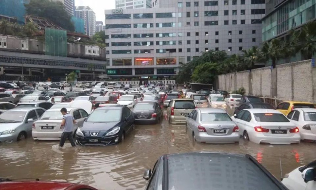 auto news, flash floods, met department, malaysia, peninsula, weather, monsoon, rain, december, kl + 7 states at risk of flash floods within next 24 hours