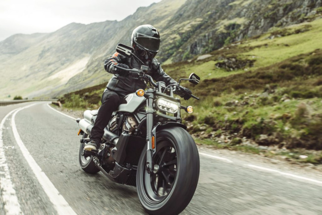 harley-davidson’s new sportster s custom motorcycle comes with 121 horsepower