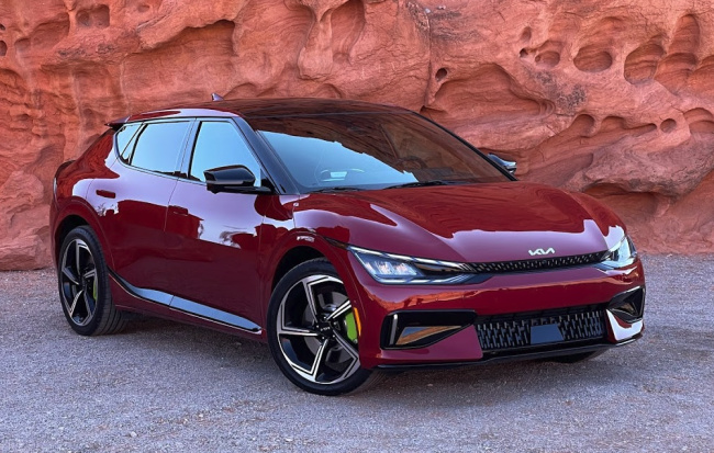 kia’s ev6 gt is a 576hp supercar in a handsome $60k cuv package