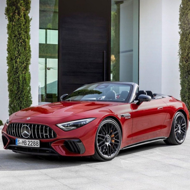 why isn’t the redesigned 2022 mercedes-amg sl electric? the new luxury car is an elegant spin on past sl models, but it’s no tesla model s