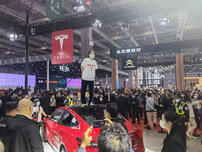 tesla recalls 80,000 cars across 3 models in china as regulator asks ev maker to fix software, seat belt issues