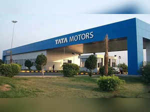 tata motors, commercial vehicle, girish wagh, interest rates, freight rates, tata motors expects commercial vehicle industry to grow in double digits this fiscal