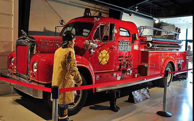 automotive, santa swaps sled for 1957 mack fire truck