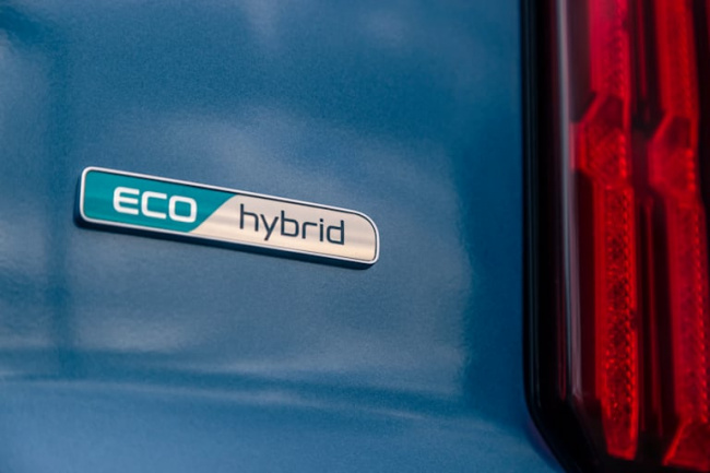 2022 kia sorento hybrid vs toyota kluger hybrid comparison review