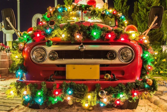 car features, carpool, auto extras, why car christmas decorations bring out my inner grinch