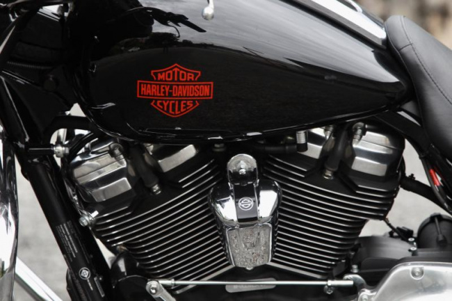 autos harley davidson, what it's like to ride the harley-davidson electra glide