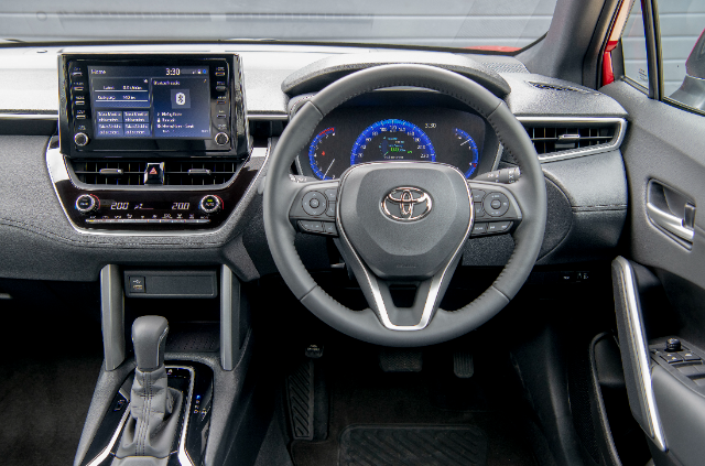 does the toyota corolla cross come in automatic?