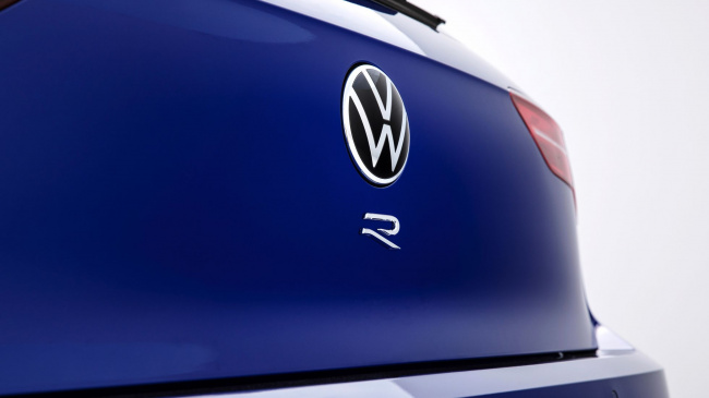 volkswagen's 8th generation golf r unveiled and detailed