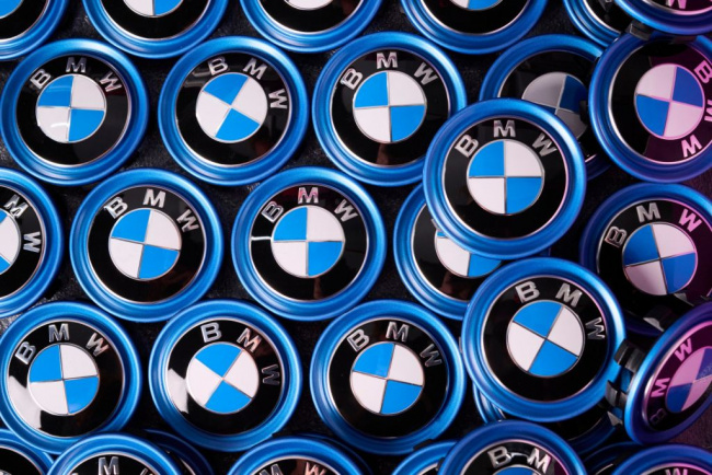 autos bmw, bmw sales dip in 2022, targets 15% battery-electric sales in 2023