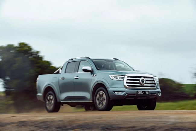 vfacts december 2022: ford ranger wins december as toyota hilux takes 2022 crown