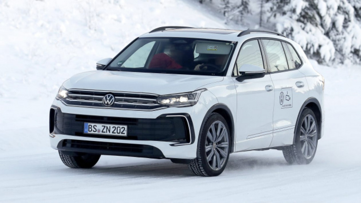 Volkswagen Tiguan (winter testing) - front cornering