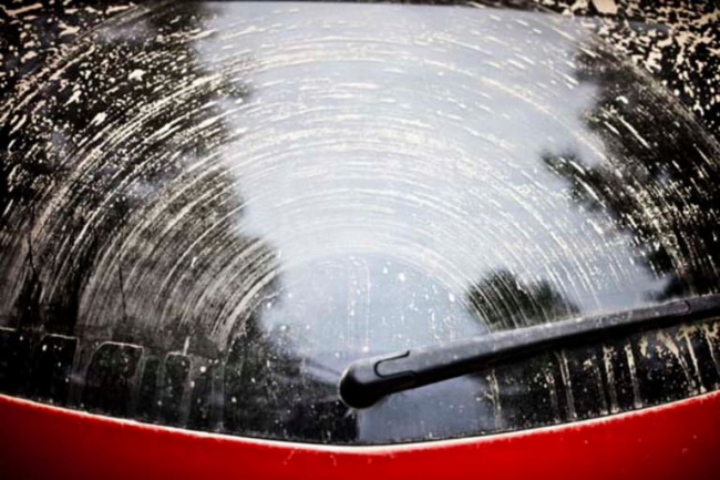 how to keep your car windscreen clear when it rains