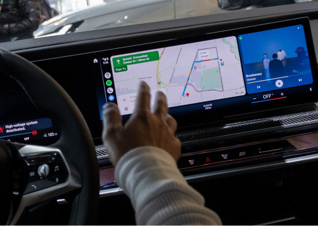 autos news, android auto adds flexible split screen for easier playback control