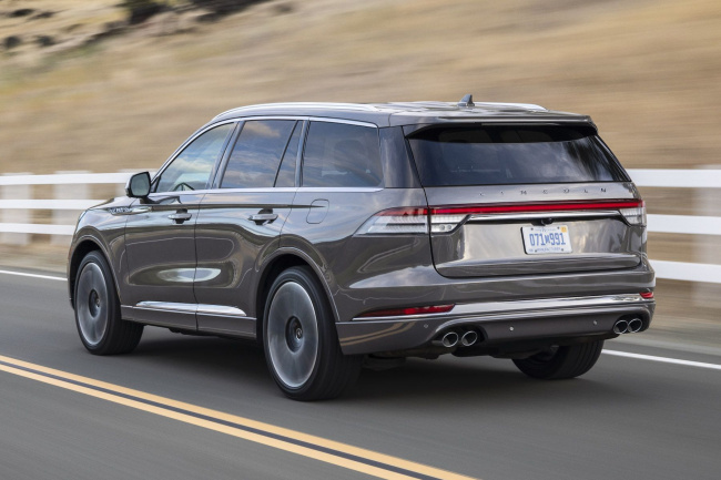 nearly 12,000 lincolns recalled in canada for—seat-belt chime