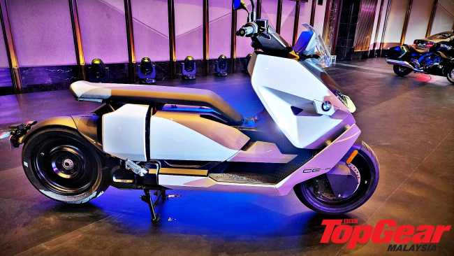 topgear malaysia, topgear, car magazine, the world's greatest car website, top gear, bmw ce 04, bmw, ce 04, ce-04, bmw motorrad, electric scooter, bmw ce 04 electric scooter previewed in malaysia - estimated price rm60,000