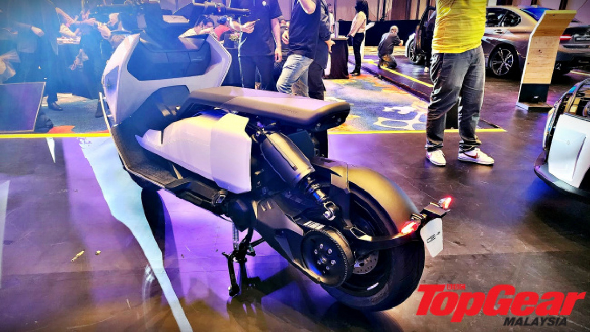 topgear malaysia, topgear, car magazine, the world's greatest car website, top gear, bmw ce 04, bmw, ce 04, ce-04, bmw motorrad, electric scooter, bmw ce 04 electric scooter previewed in malaysia - estimated price rm60,000
