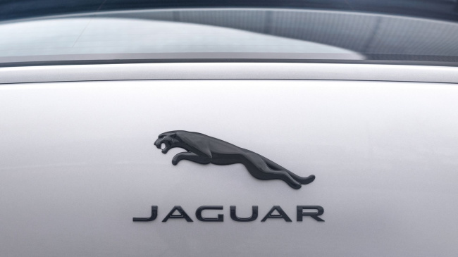 jaguar i-pace gets a nip and tuck and new tech